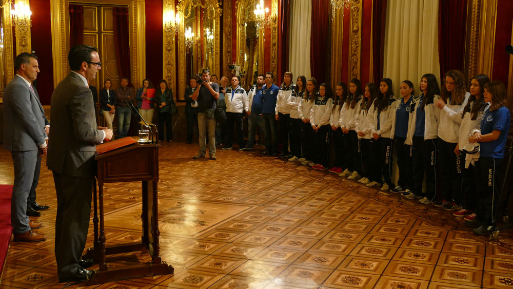 El Gobierno de Navarra recibe a las chicas del W9802